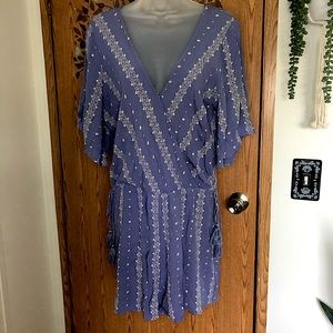 American Eagle size L lavender and white romper